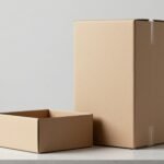 Thùng carton nâu không nhãn đặt cạnh một hộp sản phẩm nhỏ không nhãn vừa khít bên trong — ảnh bìa bài ISTA 6-AMAZON.COM SIOC